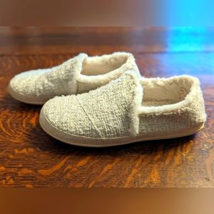 Toms, 7.5, Women's India Slippers, house shoes, great condition